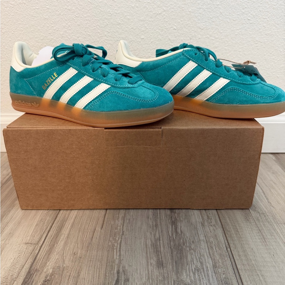 Adidas Gazelle Turquoise Sneakers Gum Sole Men’s 6.5 Women’s 8 NWOT